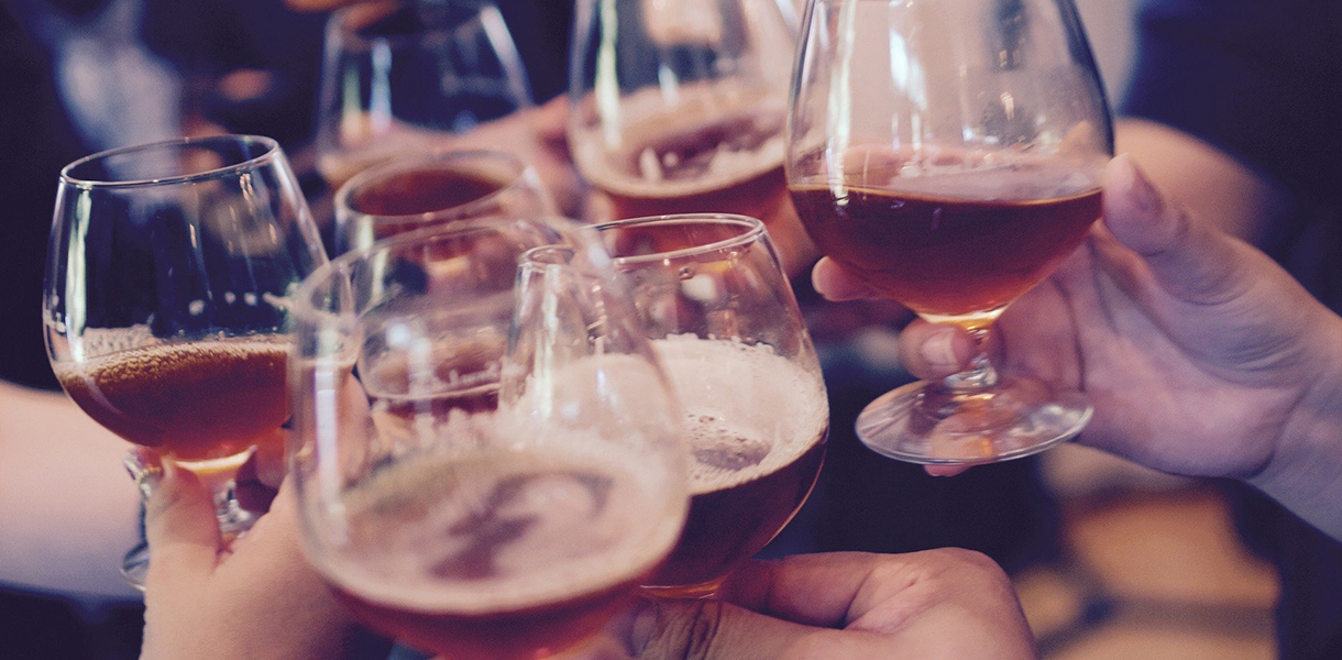 Unterschiedliche Regeln beim risikoarmen Alkoholkonsum